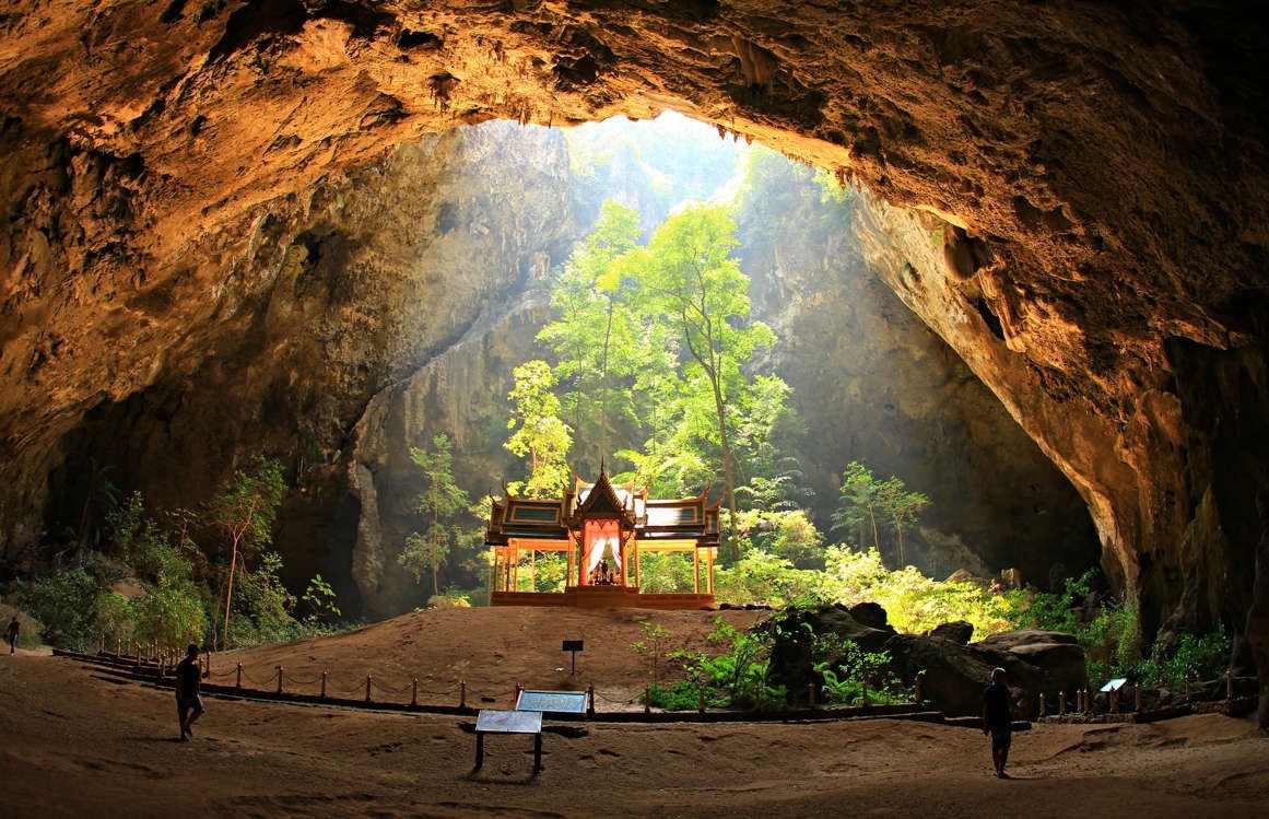 10 hang dong dep huyen ao tren the gioi