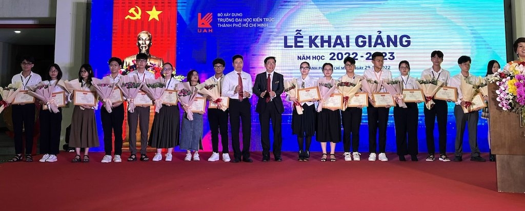 uah khai giang nam hoc 2022 2023