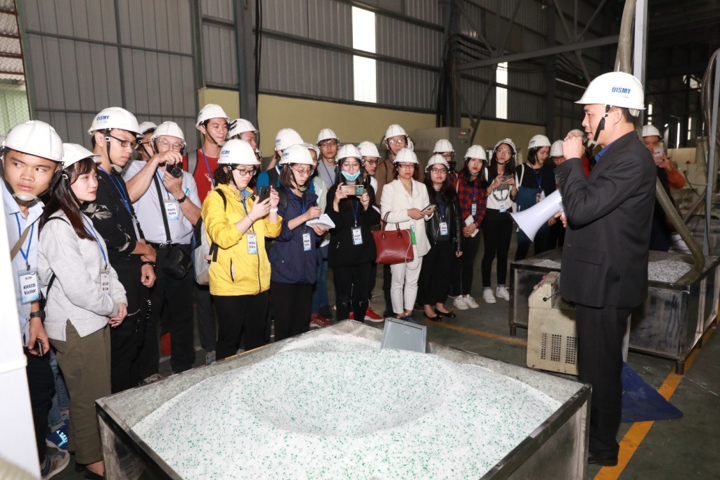 Sinh viên trường Đại học Xây dựng Hà Nội thăm quan thực tế nhà máy sản xuất Ống nhựa Dismy img