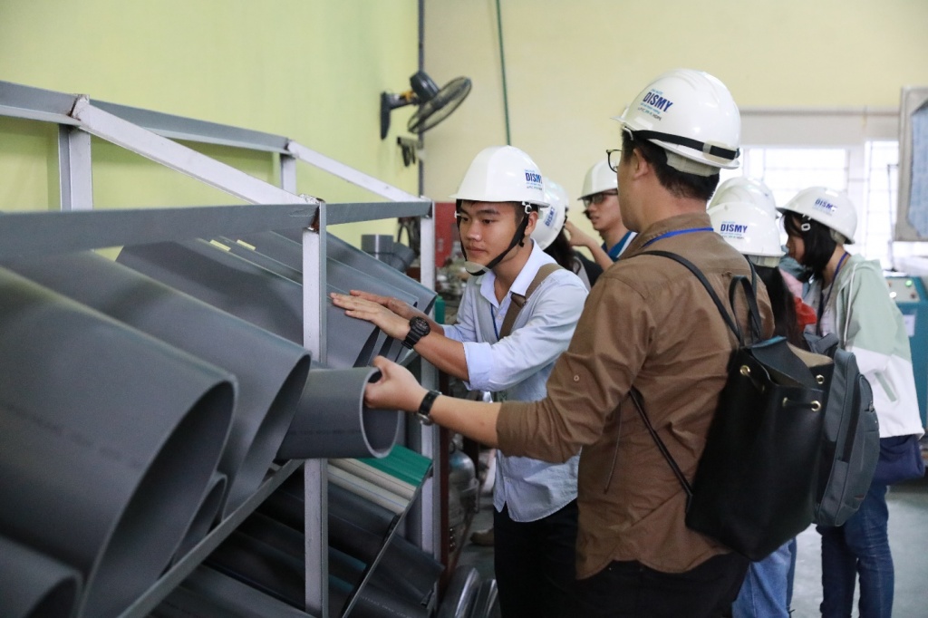 Sinh viên trường Đại học Xây dựng Hà Nội thăm quan thực tế nhà máy sản xuất Ống nhựa Dismy img