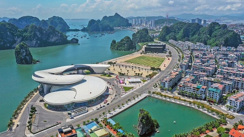 ha long mien nui duoi kip mien xuoi