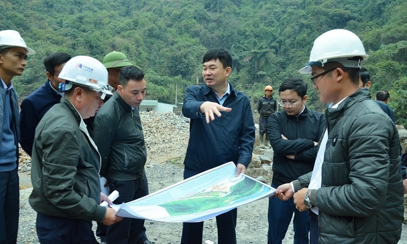 quang ninh duong ham xuyen nui cham kho co tich ly ky