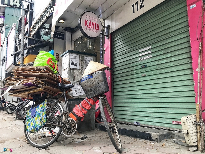 nguoi den ke di thue mat bang o chua boc