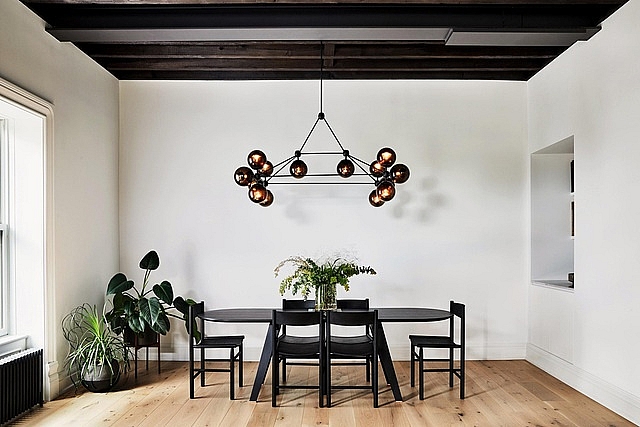 Ngôi nhà 200 tuổi biến ảo khó tin với tone màu đen - trắng sau khi cải tạo ngoi nha 200 tuoi bien ao kho tin voi tone mau den trang sau khi cai tao