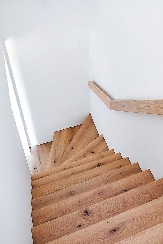 Ngôi nhà 200 tuổi biến ảo khó tin với tone màu đen - trắng sau khi cải tạo ngoi nha 200 tuoi bien ao kho tin voi tone mau den trang sau khi cai tao