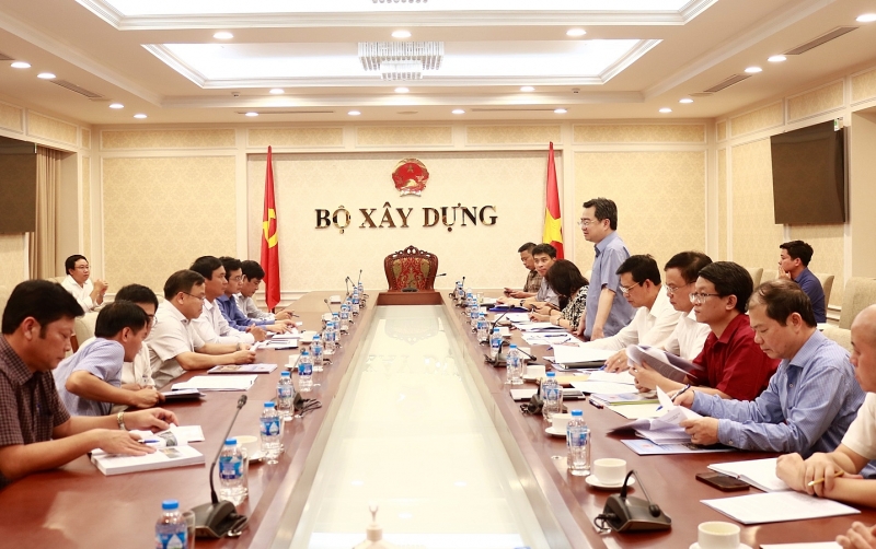 bo truong bo xay dung lam viec voi lanh dao ubnd tinh quang tri
