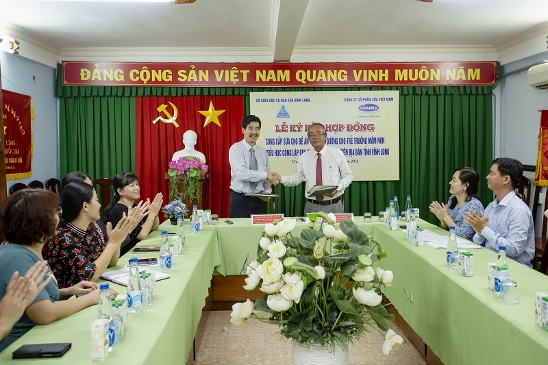 vinamilk chinh thuc duoc chon la nha cung cap sua hoc duong tai tinh vinh long