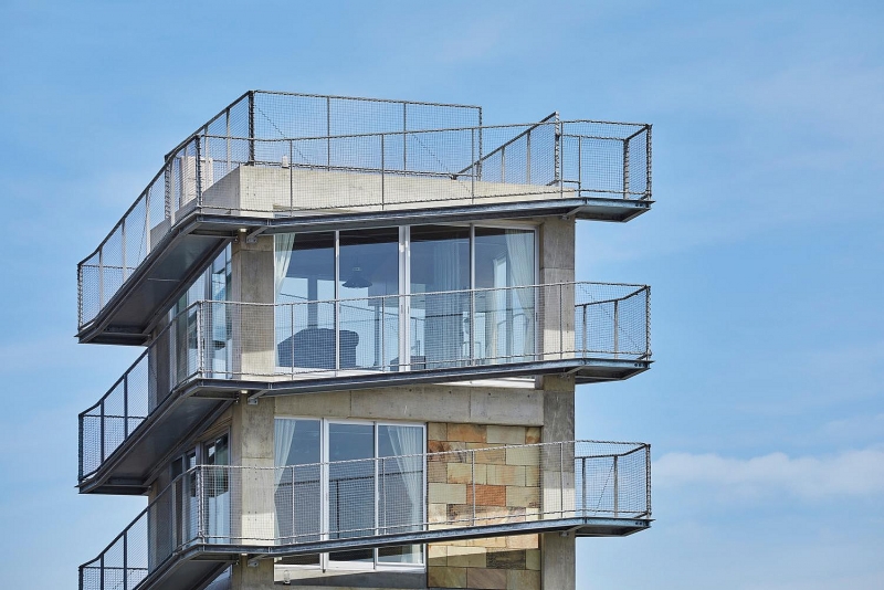 Độc lạ nhà 5 tầng lan can thay cầu thang doc la nha 5 tang lan can thay cau thang