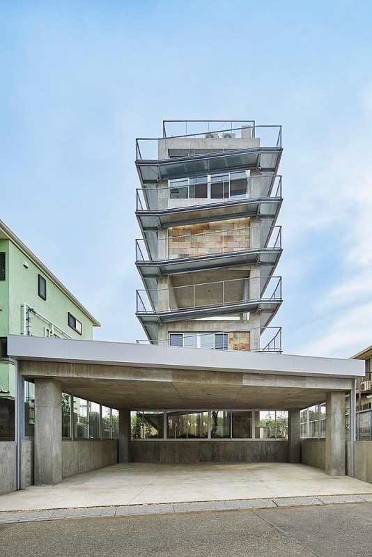 Độc lạ nhà 5 tầng lan can thay cầu thang doc la nha 5 tang lan can thay cau thang