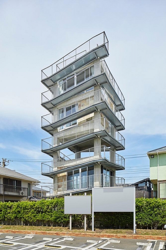 Độc lạ nhà 5 tầng lan can thay cầu thang doc la nha 5 tang lan can thay cau thang