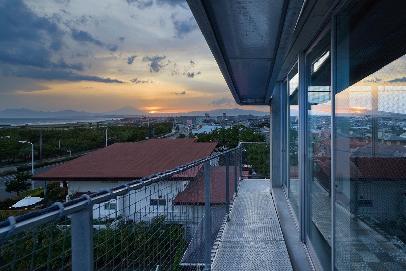 Độc lạ nhà 5 tầng lan can thay cầu thang doc la nha 5 tang lan can thay cau thang