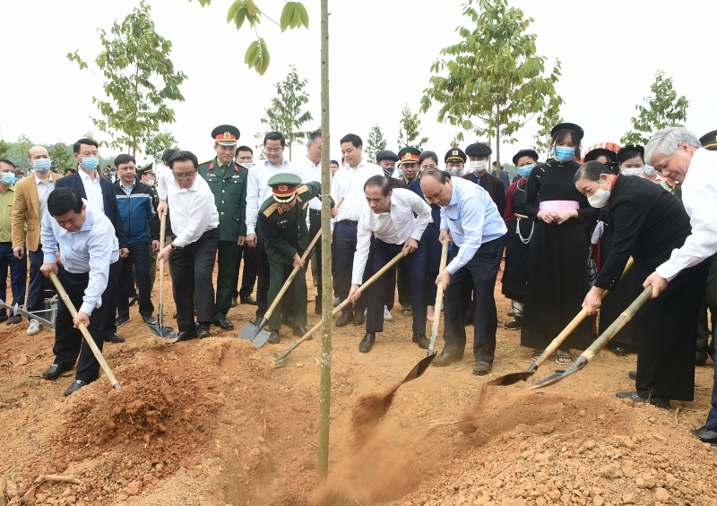 thu tuong nguyen xuan phuc trong cay xanh de thuc day quoc ke dan sinh