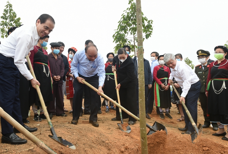 thu tuong nguyen xuan phuc trong cay xanh de thuc day quoc ke dan sinh