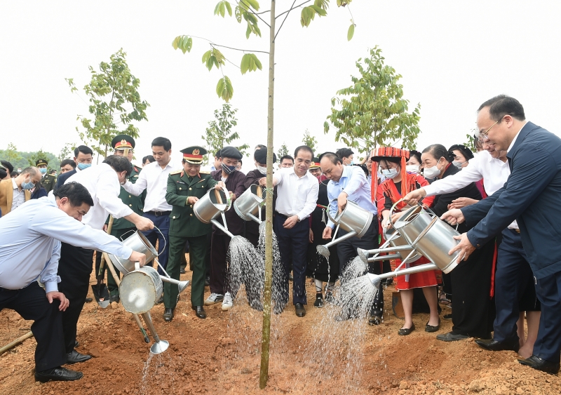 thu tuong nguyen xuan phuc trong cay xanh de thuc day quoc ke dan sinh