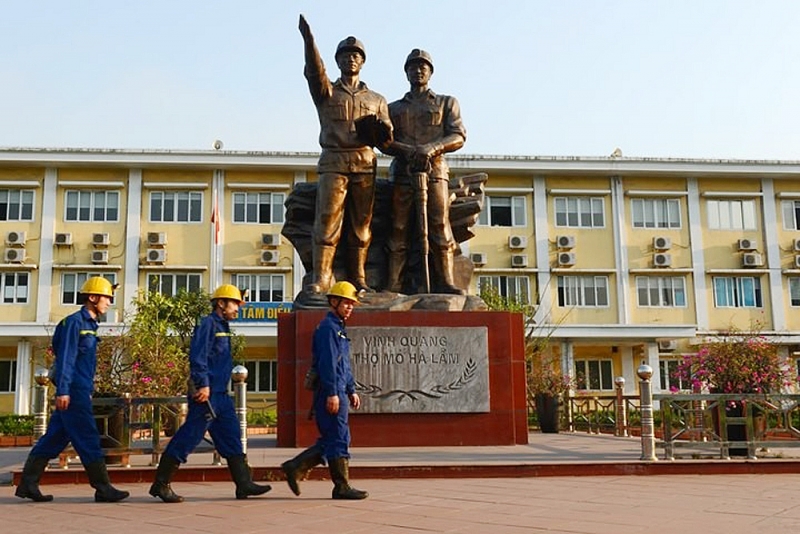 Quảng Ninh: Quan tâm việc xây nhà cho các hộ gia đình thợ mỏ quang ninh quan tam viec xay nha cho cac ho gia dinh tho mo