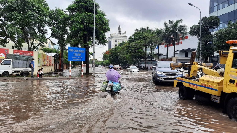 Đường Hà Nội ngập khắp ngả sau trận mưa như trút nước duong ha noi ngap khap nga sau tran mua nhu trut nuoc