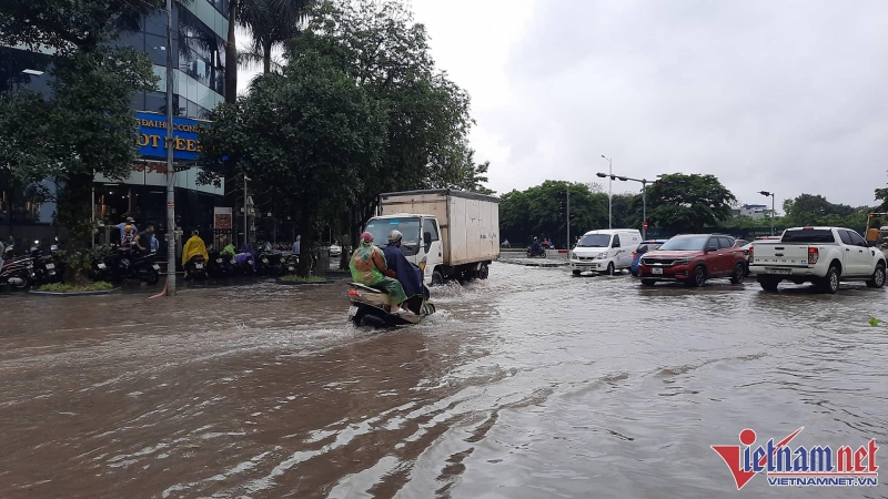 duong ha noi ngap khap nga sau tran mua nhu trut nuoc