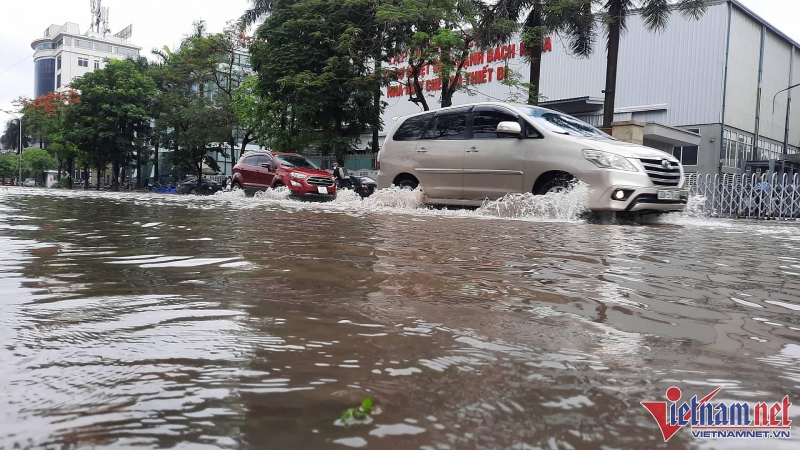 duong ha noi ngap khap nga sau tran mua nhu trut nuoc