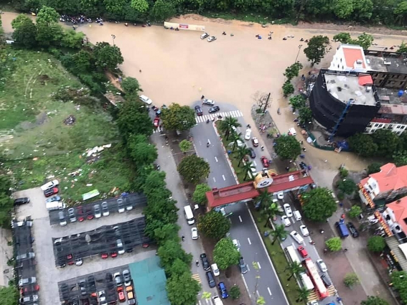 Đường Hà Nội ngập khắp ngả sau trận mưa như trút nước duong ha noi ngap khap nga sau tran mua nhu trut nuoc
