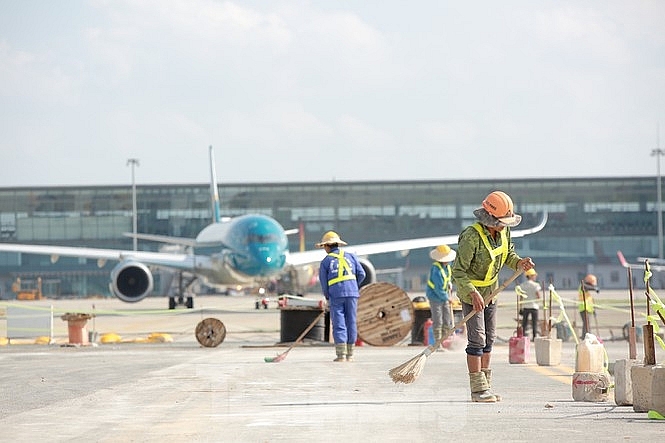 Đại công trường hơn 2000 tỷ cải tạo đường băng sân bay Quốc tế Nội Bài dai cong truong hon 2000 ty cai tao duong bang san bay quoc te noi bai