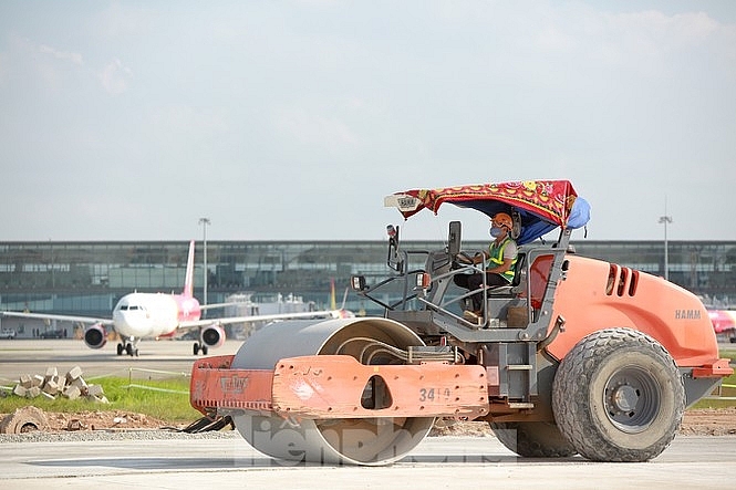 Đại công trường hơn 2000 tỷ cải tạo đường băng sân bay Quốc tế Nội Bài dai cong truong hon 2000 ty cai tao duong bang san bay quoc te noi bai
