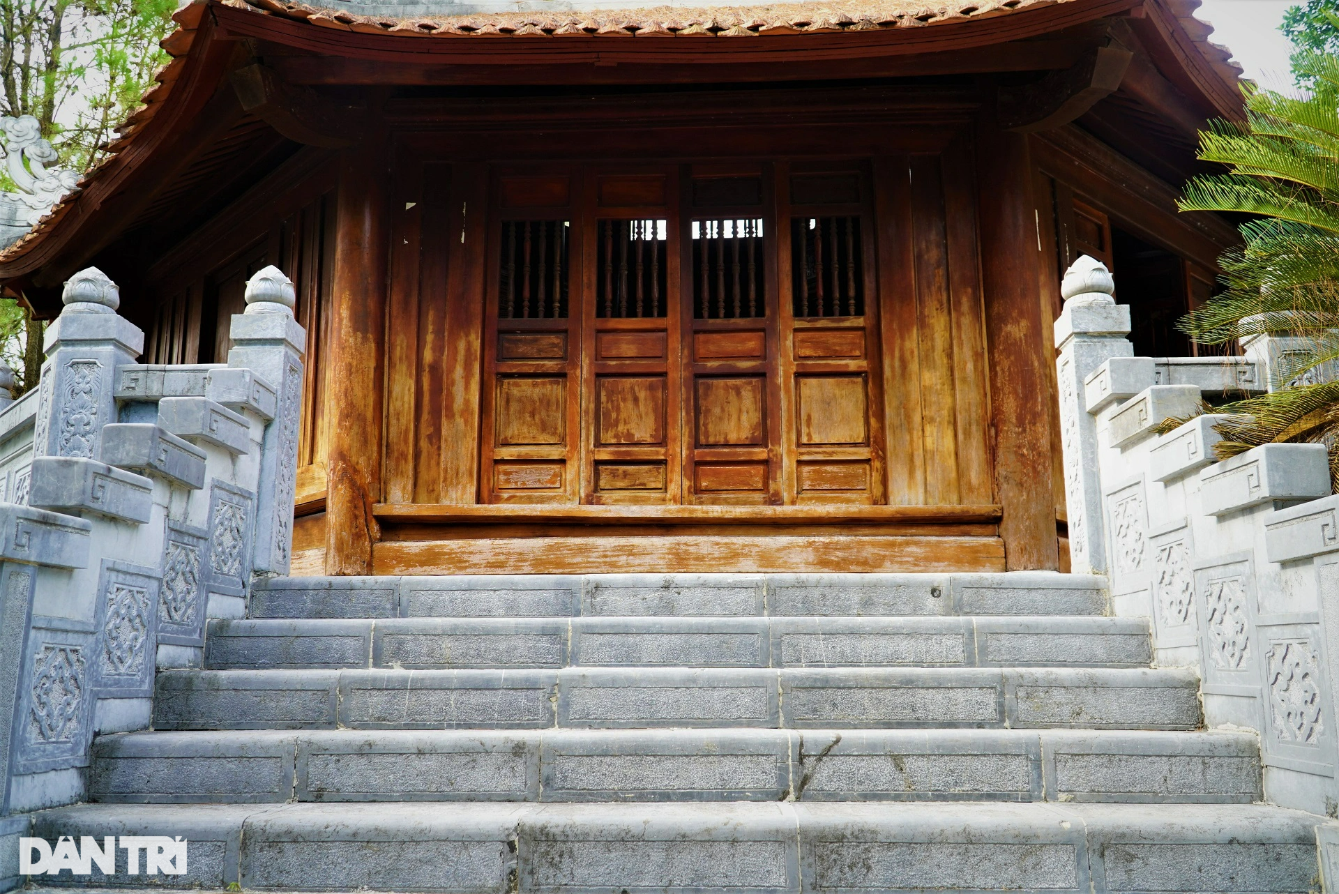 Đền thờ cố Tổng Bí thư Lê Duẩn giữa lòng hồ Kẻ Gỗ den tho co tong bi thu le duan giua long ho ke go