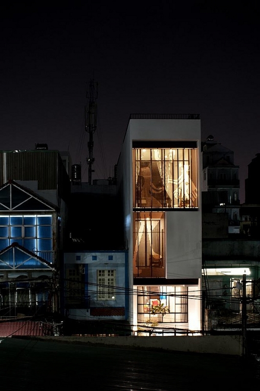 Nhà có mặt tiền "độc": Ngày chắn nắng, tối lên đèn thành tranh vẽ lung linh nha co mat tien doc ngay chan nang toi len den thanh tranh ve lung linh