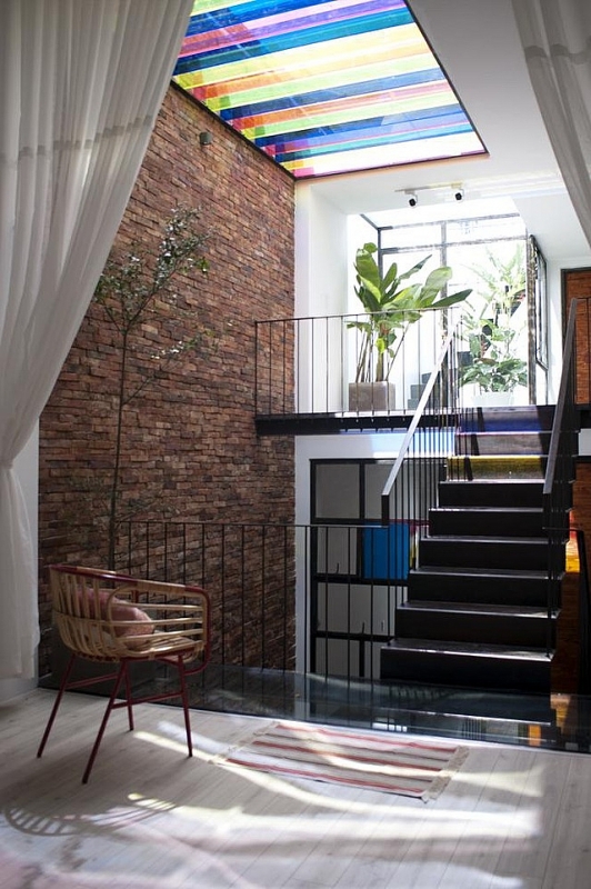 Nhà có mặt tiền "độc": Ngày chắn nắng, tối lên đèn thành tranh vẽ lung linh nha co mat tien doc ngay chan nang toi len den thanh tranh ve lung linh