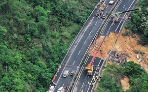 Cao tốc Trung Quốc sụt lún hàng chục phương tiện sụt hố, thương vong nghiêm trọng