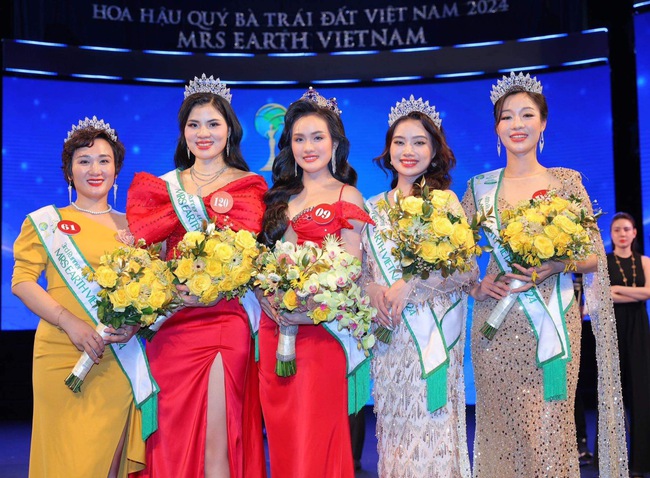 Cựu giám đốc ngân hàng đăng quang hoa hậu cuộc thi Mrs Earth Vietnam 2024- Ảnh 3.