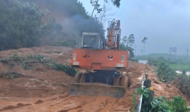 Dốc sức thông hàng chục điểm sạt lở trên đường Hồ Chí Minh- Ảnh 3.