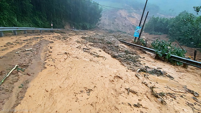 Dốc sức thông hàng chục điểm sạt lở trên đường Hồ Chí Minh- Ảnh 2.