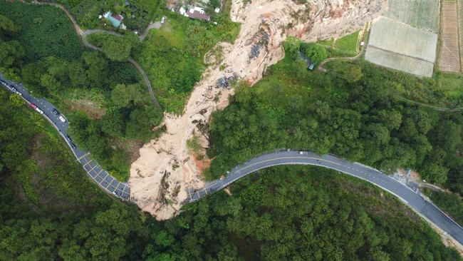 Mưa lũ lịch sử tại miền Trung: Đắk Lắk có 27 người chết, nhiều tỉnh gia tăng thiệt hại- Ảnh 1.