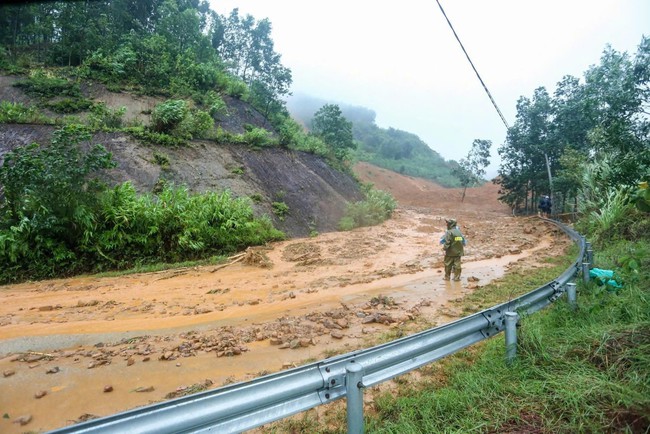 Quảng Trị gia tăng thiệt hại do mưa lũ, giao thông nhiều khu vực ở Huế còn bị chia cắt- Ảnh 2.