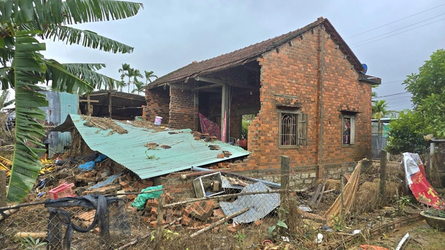 Bộ đội tại Đà Nẵng vào Đắk Lắk giúp dân dựng lại nhà sau lũ- Ảnh 2.