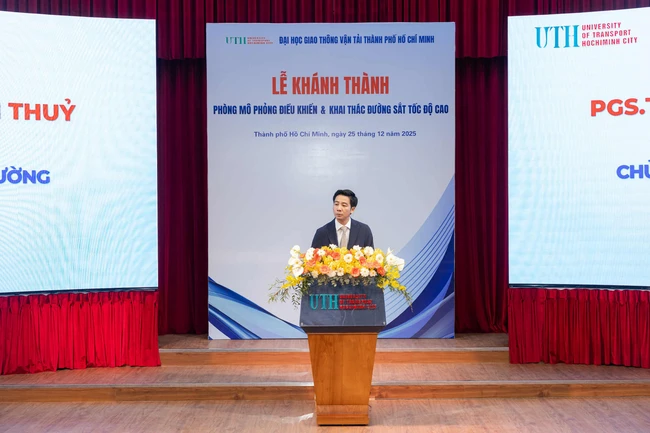 Bộ trưởng Trần Hồng Minh: Ph&ograve;ng m&ocirc; phỏng l&agrave; bước đột ph&aacute; đ&agrave;o tạo nh&acirc;n lực đường sắt- Ảnh 2.