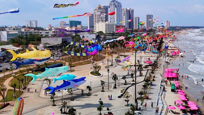 Rực rỡ lễ hội 1/5 ở Vũng Tàu với hàng trăm cánh diều đủ màu sắc và thuyền buồm- Ảnh 4. Rực rỡ lễ hội 1/5 ở Vũng Tàu với hàng trăm cánh diều đủ màu sắc và thuyền buồm- Ảnh 4.
