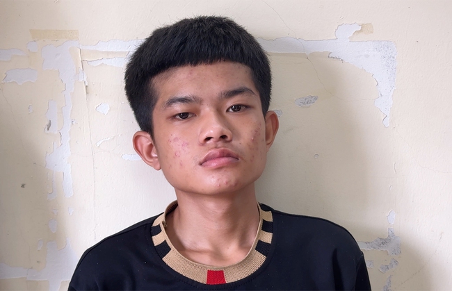 An Giang: Mang hung khí đi giải quyết mâu thuẫn rồi cướp luôn xe máy của đối thủ - Ảnh 2.