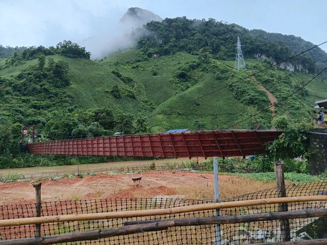 Đứt cáp cầu treo, ô tô chở 3 người rơi xuống sông ở Điện Biên- Ảnh 1. Đứt cáp cầu treo, ô tô chở 3 người rơi xuống sông ở Điện Biên- Ảnh 1.