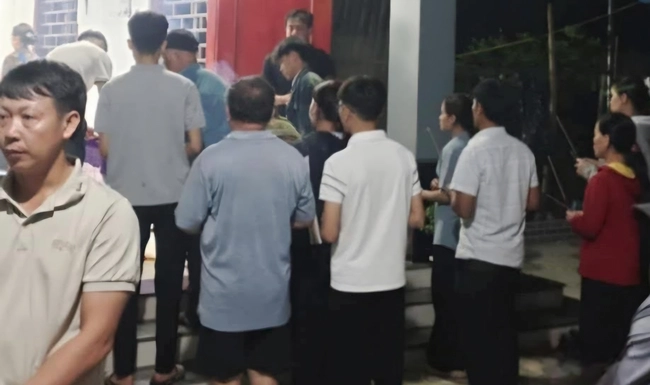 Gia cố mái nhà tránh bão, người đàn ông Nghệ An bị điện giật tử vong thương tâm- Ảnh 1.