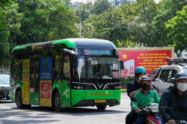 Điều chỉnh lộ trình nhiều tuyến buýt phục vụ hành khách dịp lễ 2/9- Ảnh 1. Điều chỉnh lộ trình nhiều tuyến buýt phục vụ hành khách dịp lễ 2/9- Ảnh 1.