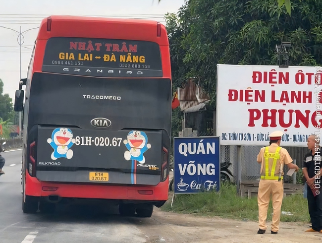 Phạt nặng tài xế và chủ xe khách vì chở quá số người quy định- Ảnh 1. Phạt nặng tài xế và chủ xe khách vì chở quá số người quy định- Ảnh 1.