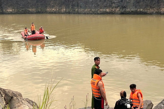 Đắk Lắk: Đi chơi lễ, ba thanh niên mất tích dưới hồ nước- Ảnh 1. Đắk Lắk: Đi chơi lễ, ba thanh niên mất tích dưới hồ nước- Ảnh 1.