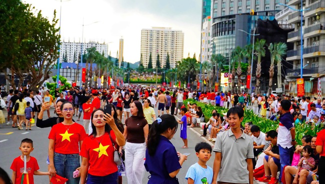 Đồng Nai - TP.HCM: Chuẩn bị xong ngàn giàn pháo hoa sẵn sàng chờ tỏa sáng giữa phố và biển- Ảnh 14. Đồng Nai - TP.HCM: Chuẩn bị xong ngàn giàn pháo hoa sẵn sàng chờ tỏa sáng giữa phố và biển- Ảnh 14.