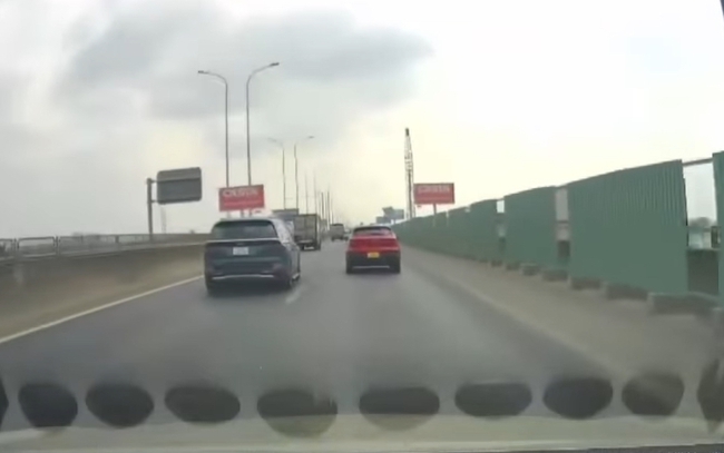 Xử phạt t&agrave;i xế chuyển l&agrave;n kh&ocirc;ng bật t&iacute;n hiệu tr&ecirc;n cao tốc TP.HCM - Long Th&agrave;nh - Dầu Gi&acirc;y- Ảnh 1.