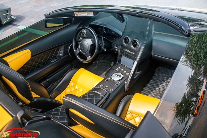 Cận cảnh siêu xe Lamborghini Murcielago mui trần độc nhất Việt Nam