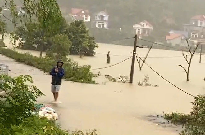 Bác thông tin lũ tràn đê vào khu dân cư tại Yên Dũng, Bắc Giang- Ảnh 1.