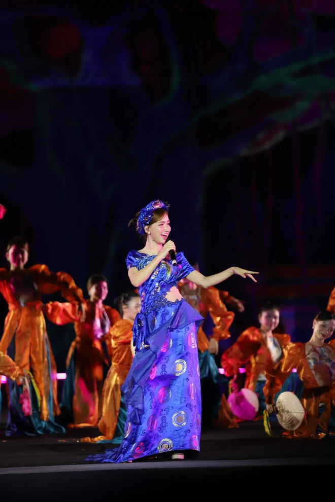 Lễ hội Văn hóa thế giới Hà Nội: Thắt chặt tình hữu nghị, ấm "tình dân tộc, nghĩa đồng bào"- Ảnh 5. Lễ hội Văn hóa thế giới Hà Nội: Thắt chặt tình hữu nghị, ấm "tình dân tộc, nghĩa đồng bào"- Ảnh 5.