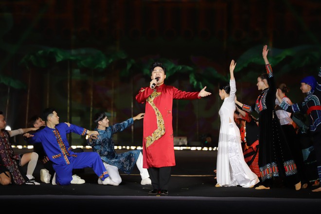 Lễ hội Văn hóa thế giới Hà Nội: Thắt chặt tình hữu nghị, ấm "tình dân tộc, nghĩa đồng bào"- Ảnh 8. Lễ hội Văn hóa thế giới Hà Nội: Thắt chặt tình hữu nghị, ấm "tình dân tộc, nghĩa đồng bào"- Ảnh 8.