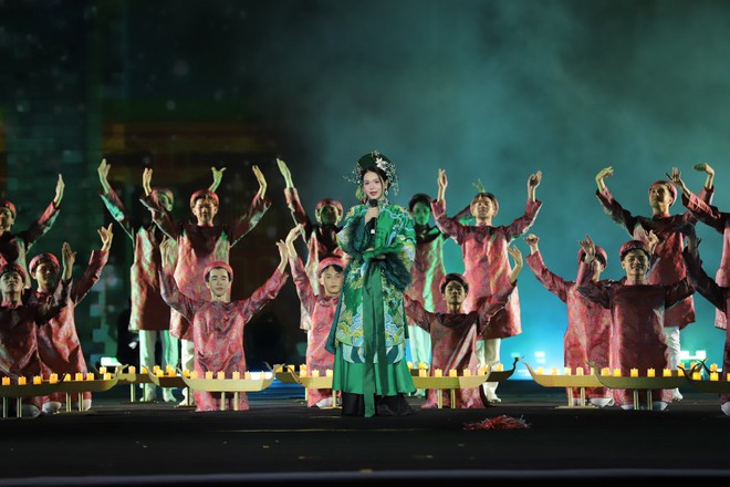 Lễ hội Văn hóa thế giới Hà Nội: Thắt chặt tình hữu nghị, ấm "tình dân tộc, nghĩa đồng bào"- Ảnh 7. Lễ hội Văn hóa thế giới Hà Nội: Thắt chặt tình hữu nghị, ấm "tình dân tộc, nghĩa đồng bào"- Ảnh 7.